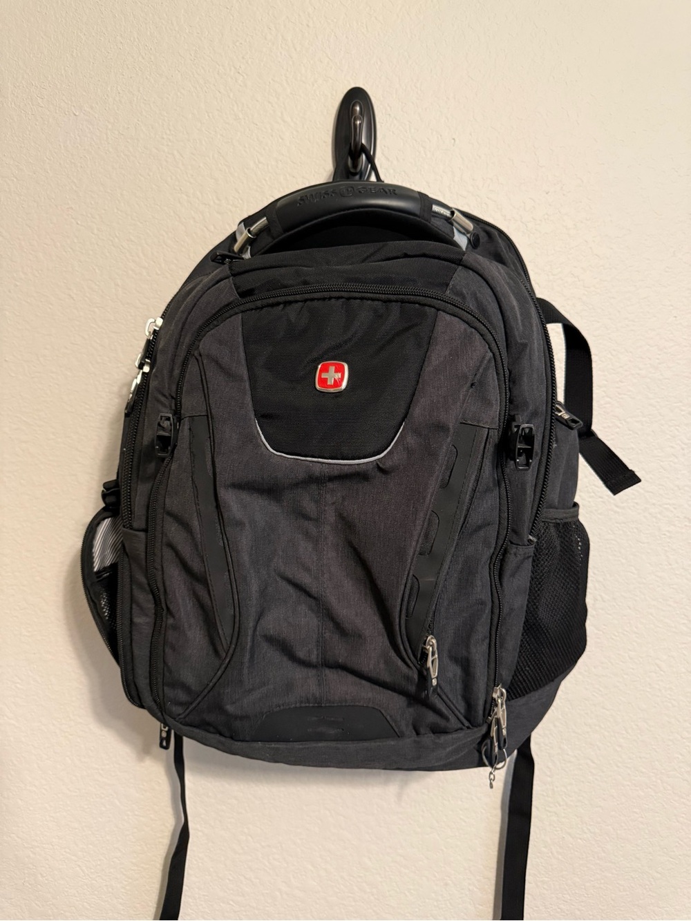 SwissGear 1900 ScanSmart Laptop Backpack Black & Gray